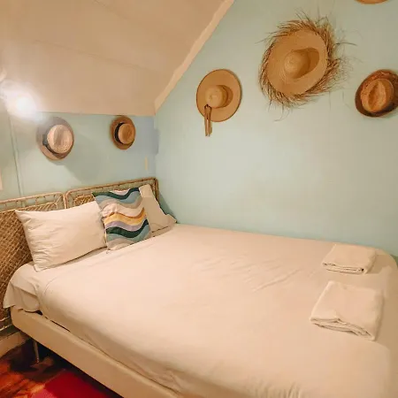 Charming 5 Bedroom In Traditional *