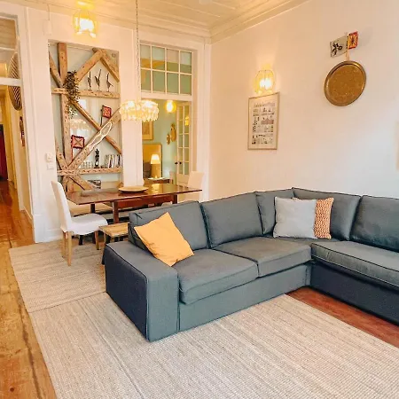 Charming 5 Bedroom In Traditional *