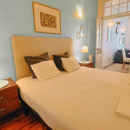 Charming 5 Bedroom In Traditional Lisbon