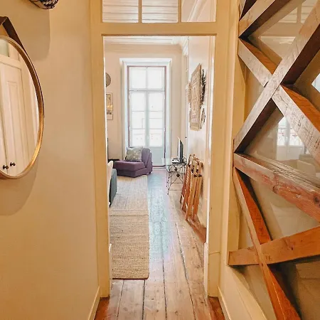 Apartment Charming 5 Bedroom In Traditional