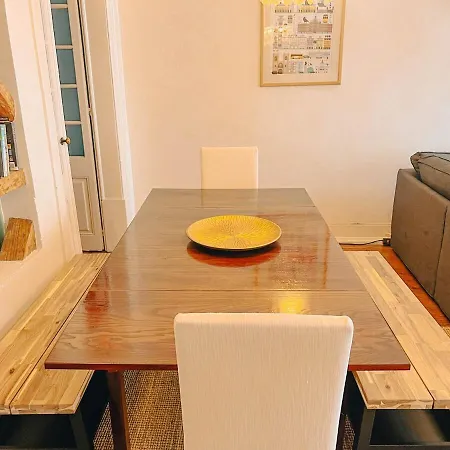 Apartment Charming 5 Bedroom In Traditional Lisbon
