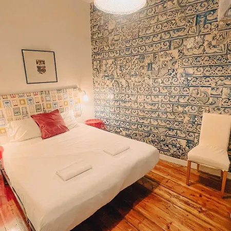 Charming 5 Bedroom In Traditional Lisbon