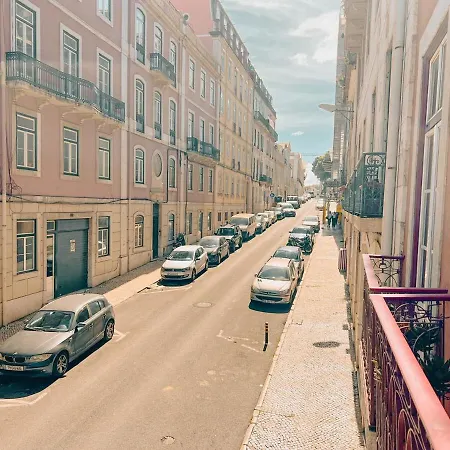 Charming 5 Bedroom In Traditional * Lisbon