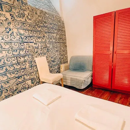 Charming 5 Bedroom In Traditional * Lisbon