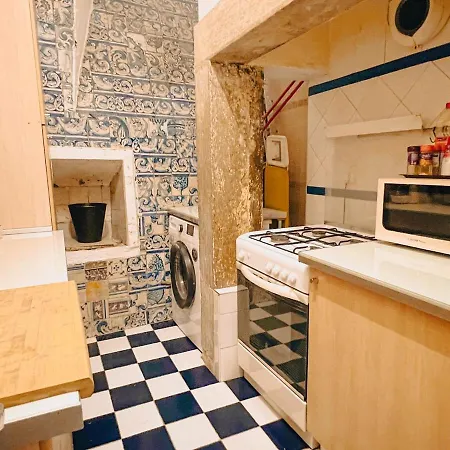 Charming 5 Bedroom In Traditional *