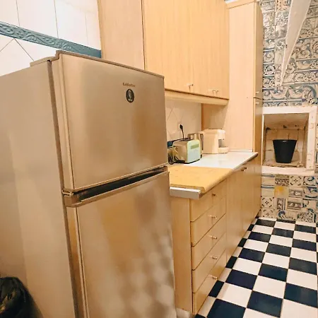 Charming 5 Bedroom In Traditional Apartment