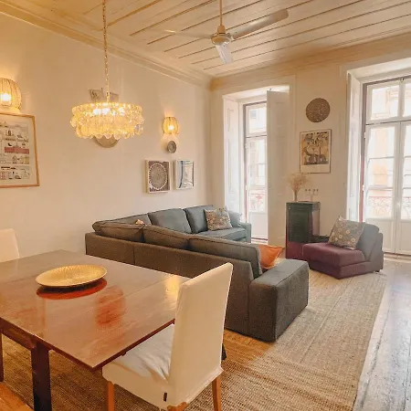 Charming 5 Bedroom In Traditional Apartment Lisbon