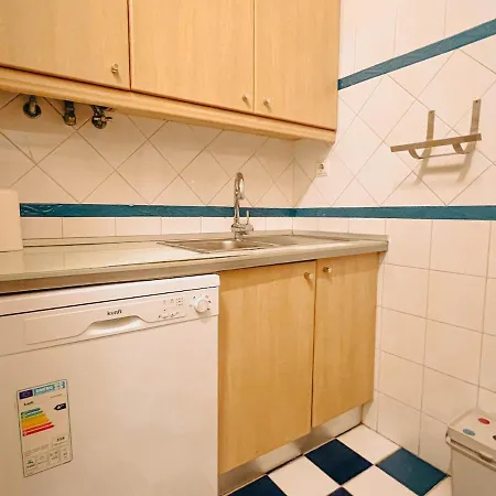 Apartamento Charming 5 Bedroom In Traditional