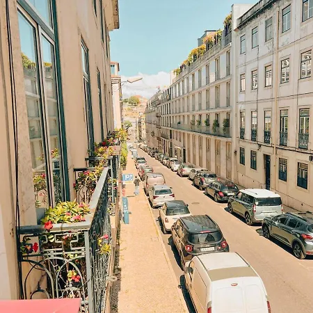 Charming 5 Bedroom In Traditional Apartamento