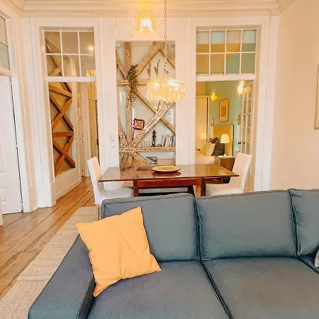 Charming 5 Bedroom In Traditional *