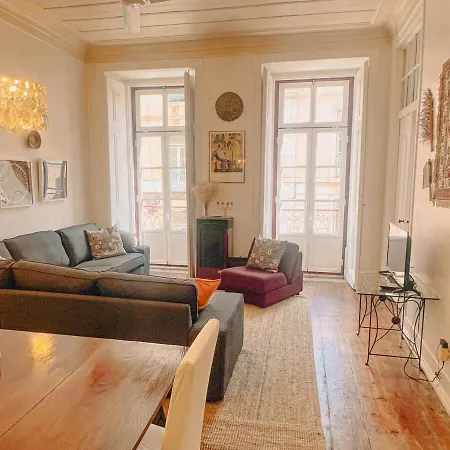 Charming 5 Bedroom In Traditional Apartamento